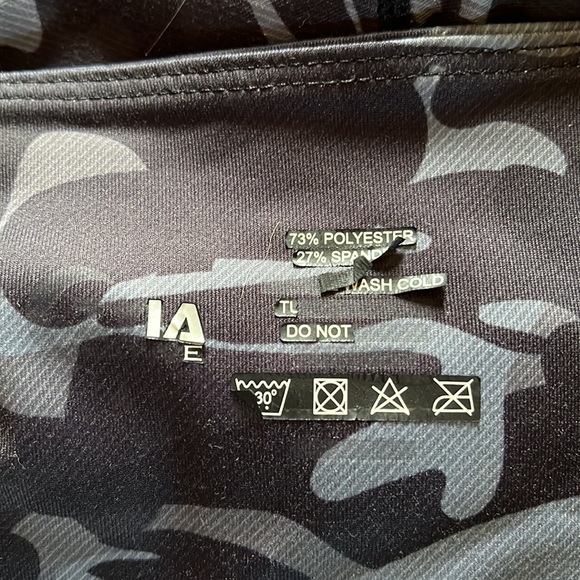 Black Camo Zyia Leggings - Picture 8 of 8